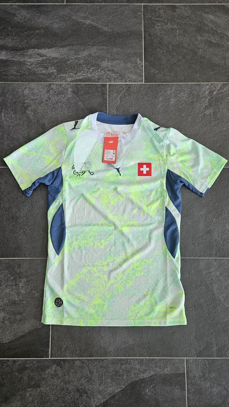 Puma Canottiere & Pantaloni: Puma Maillot Away Suisse 2026 – Nuovo e nell'imballaggio originale da Tavannes venduto da Pio78
