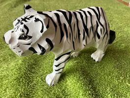 Tiger aus Holz von Hand geschnitzt