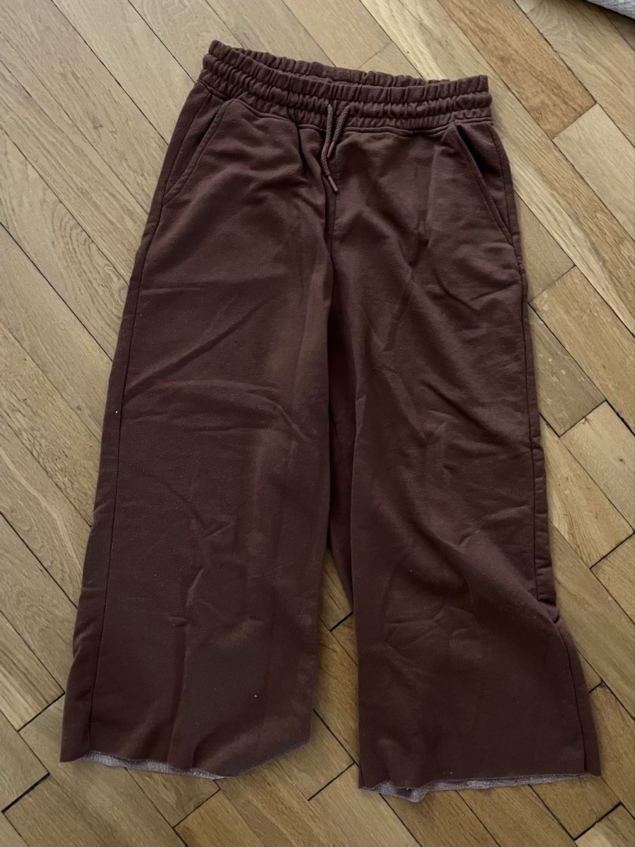 Stradivarius Pantaloni: Jogginghose weit geschnitten – Usato da Bern venduto da Lisa_Joy