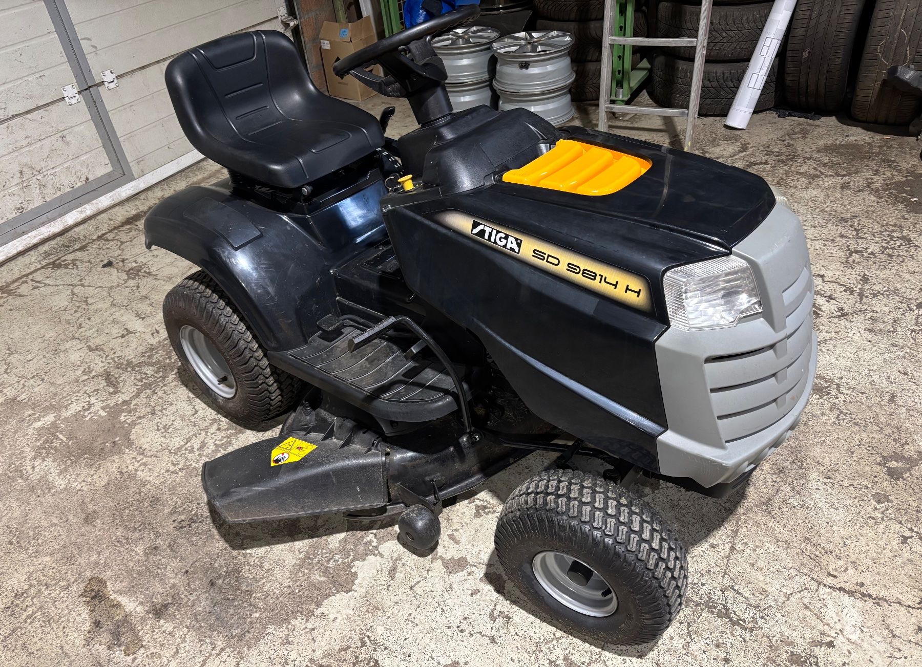 Stiga Tagliaerba: Stiga Rasentraktor SD 9814 – Usato da Grono venduto da Alpina6537 1