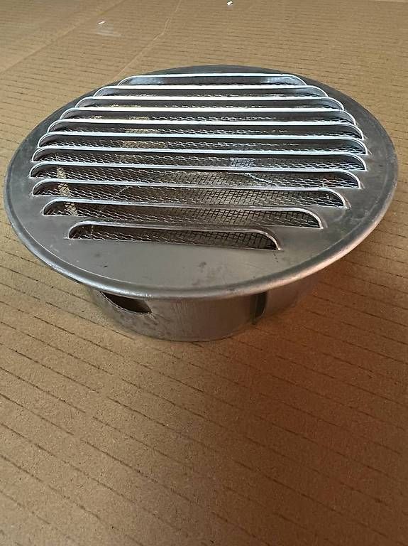 Alle Dekorationen: Grille de façade ronde en aluminium – Gebraucht aus Cugy VD von chr_n2rp 2