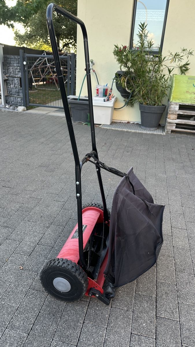 Einhell Tondeuses à gazon: Einhell Handrasenmäher mit Fangkorb – D'occasion à Dottikon par jo-br 1