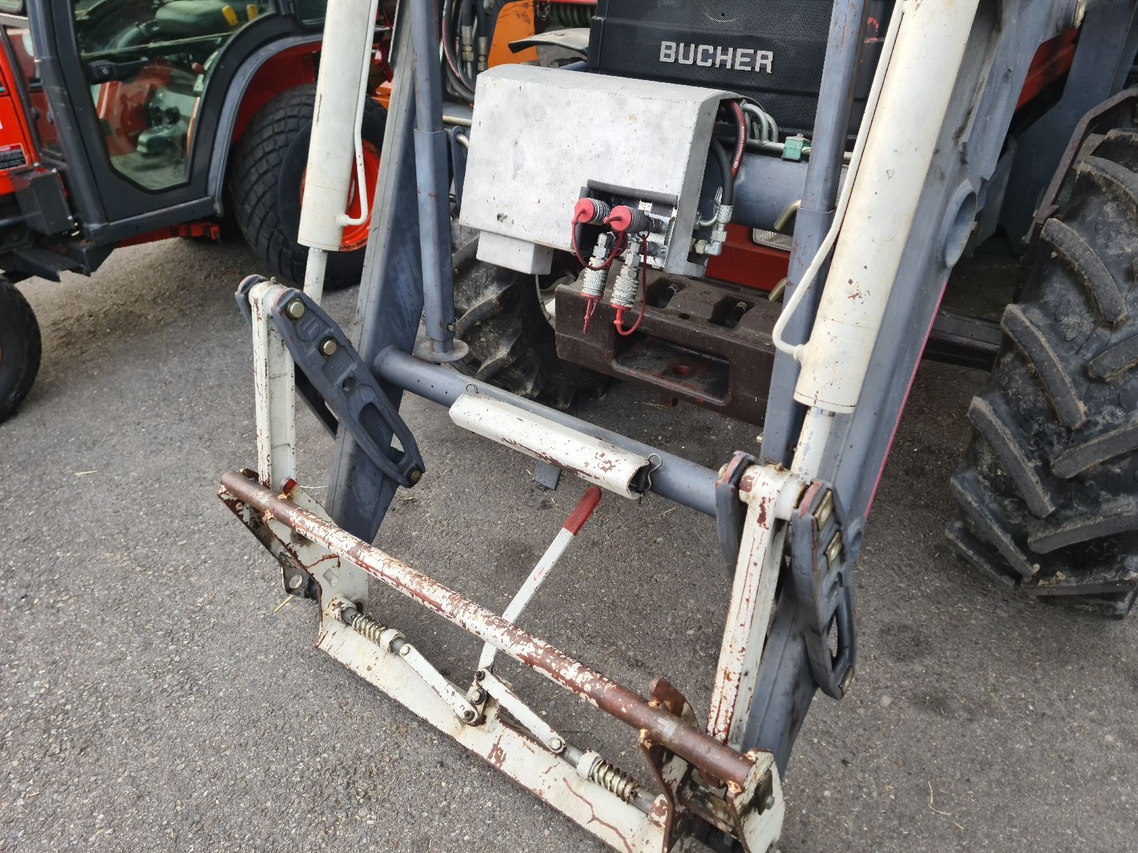 Fiat Trattori: Fiat 65-94 Traktor mit Frontlader – Usato da Zäziwil venduto da fiat18090 2