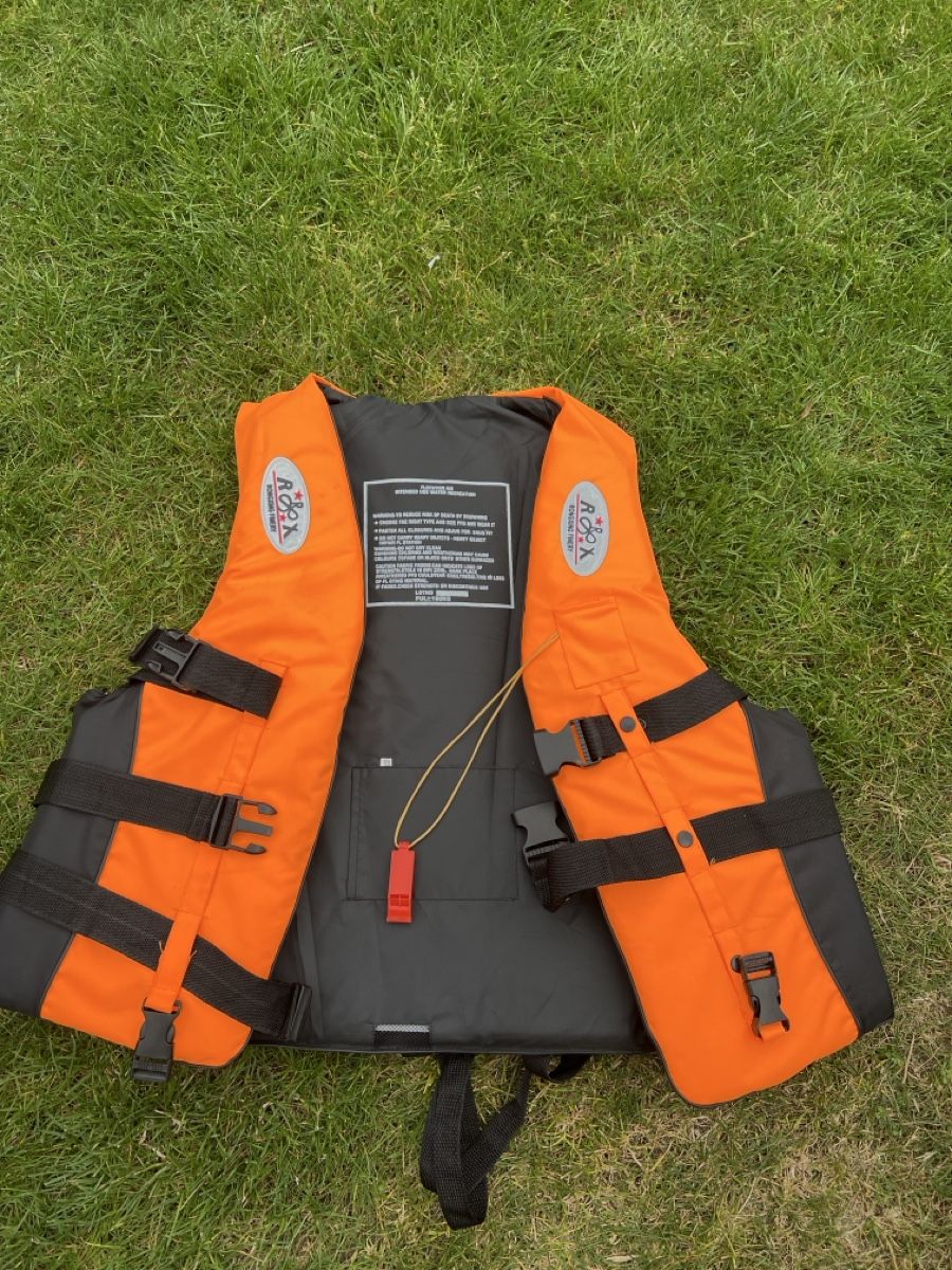 Giubbotti di salvataggio: Neuwertige Schwimmweste bis 100KG – Usato da Steckborn venduto da Holiday66