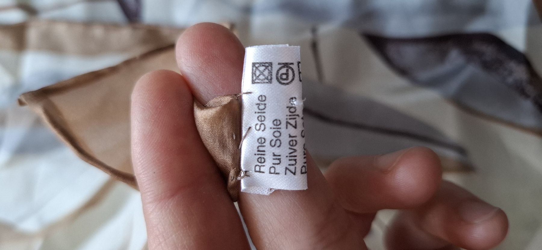 Foulard & Sciarpe: Seidentuch floral Muster braun beige  – Usato da Mellingen venduto da lathei 2