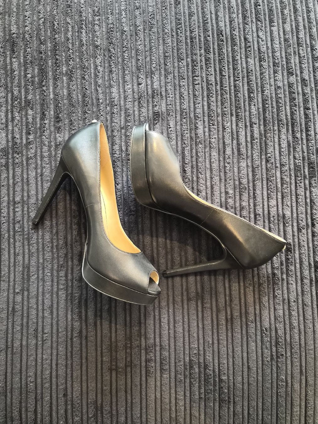 Guess Damenschuhe: Guess Pumps – Neu (gemäss Beschreibung) aus Volketswil von SecondHanderia 3