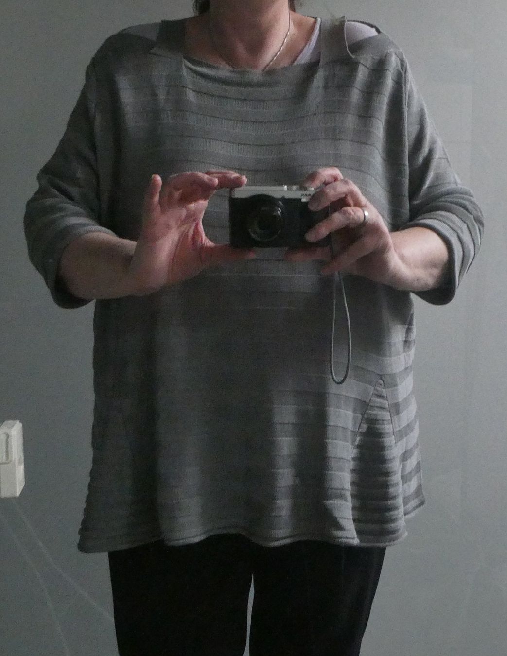 Maglioni & Felpe: Pullover grau-olive, Gr. ca. 48 – Nuovo (secondo la descrizione) da Thierachern venduto da danyely67 2