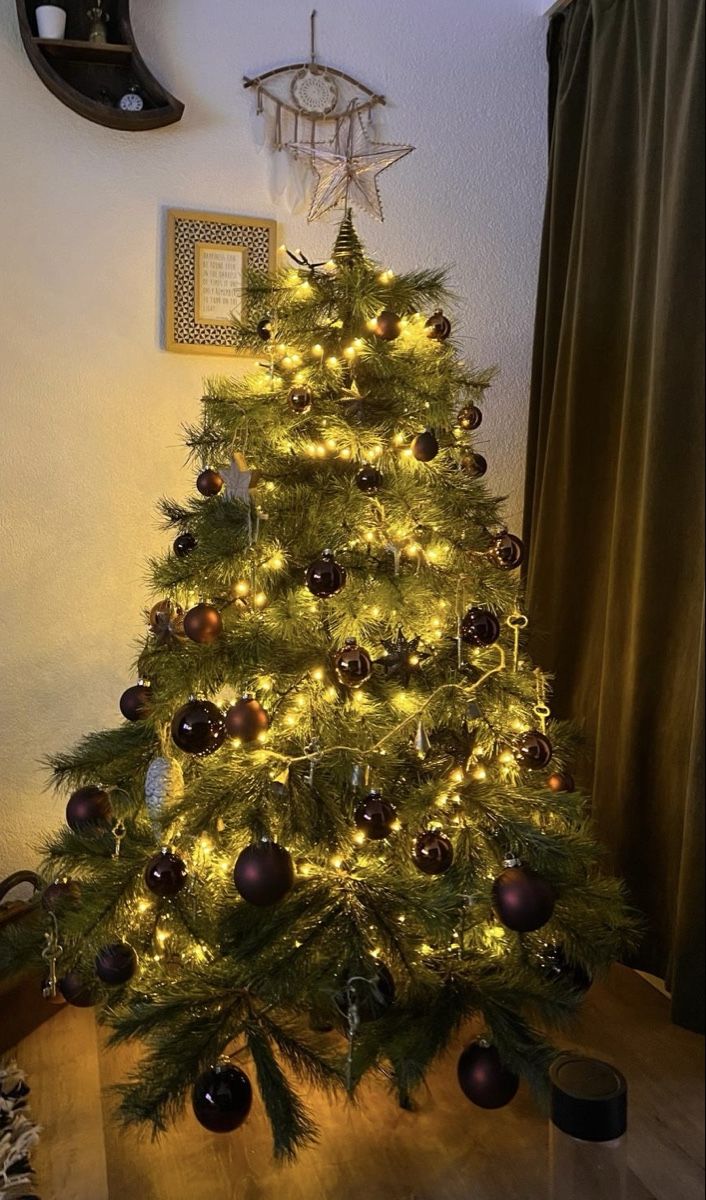 Alle Dekorationen: Künstlicher Weihnachtsbaum mit Lichterkette – Gebraucht aus Landquart von vision22850 1