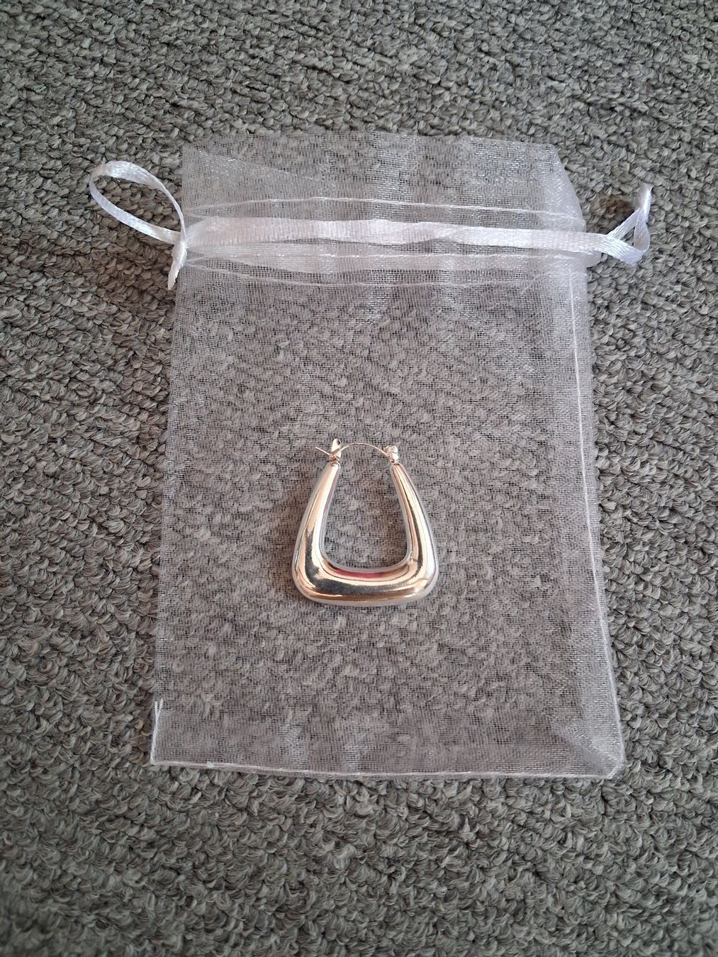 Boucles d'oreille: Einzelner Ohrring 925 Silber Dreiecksform – D'occasion à Wald ZH par e8e