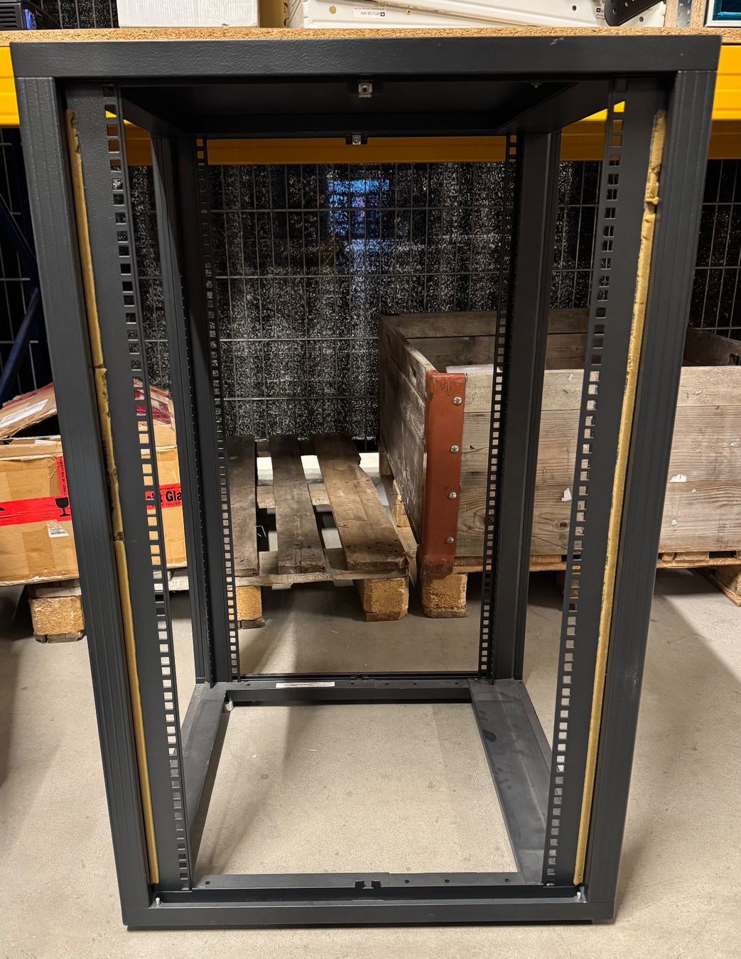 Racks & Ständer: SCHROFF minirack 19'' – Gebraucht aus Rothenburg von BildundTon