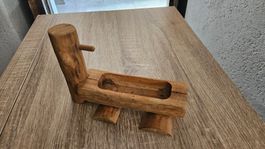 Piccola decorazione fontanella di legno chiaro