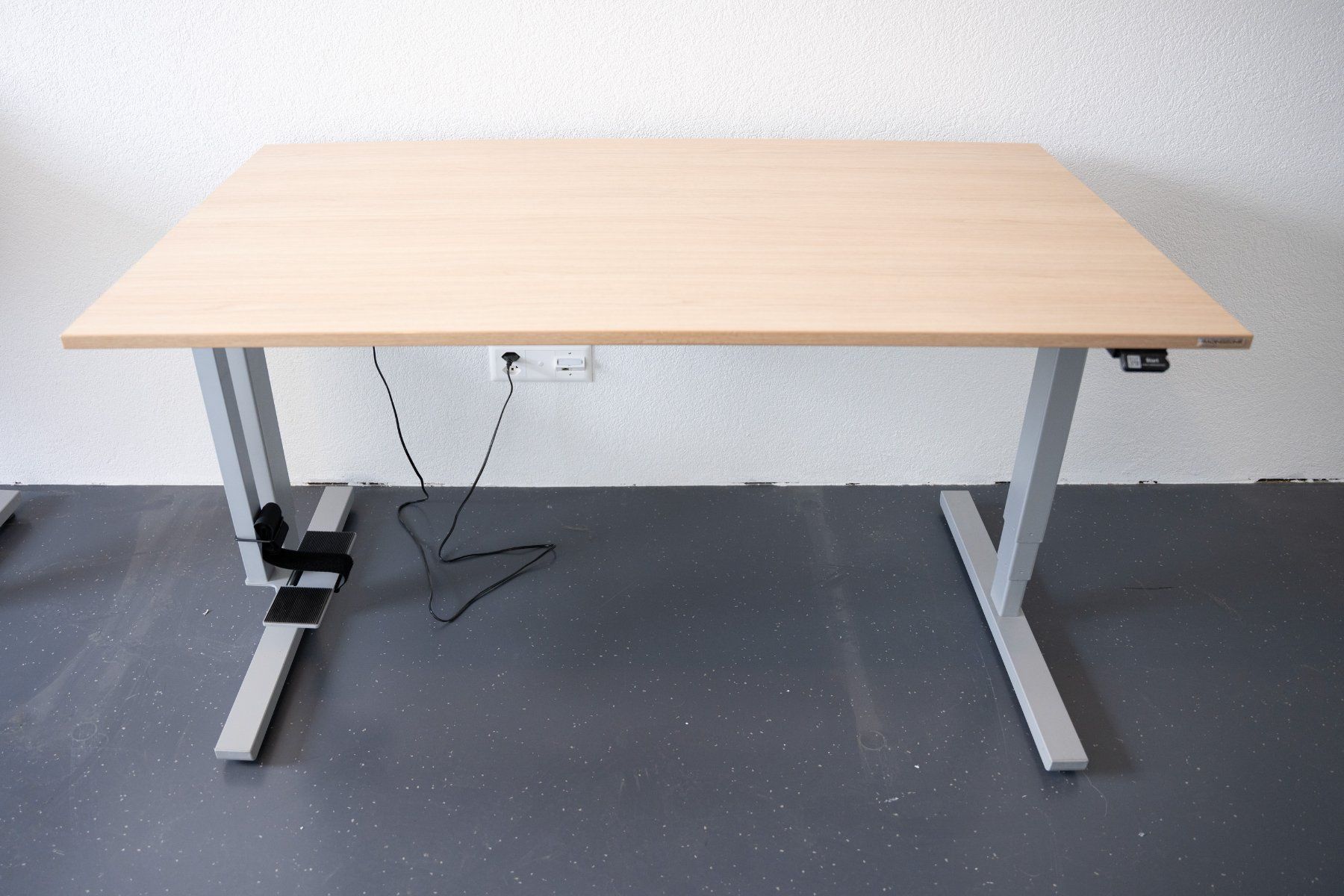 Schreibtische: Sitz-/Stehtisch Tradingzone Smartline 160x80 cm – Gebraucht aus Dietlikon von phi_j5l6