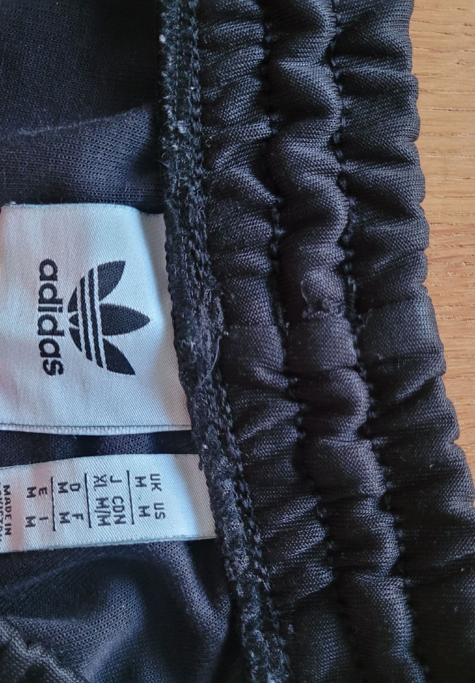 Adidas Hosen: Trainerhose Adidas - schwarz - Grösse M – Neu (gemäss Beschreibung) aus Zürich von wavericks 1