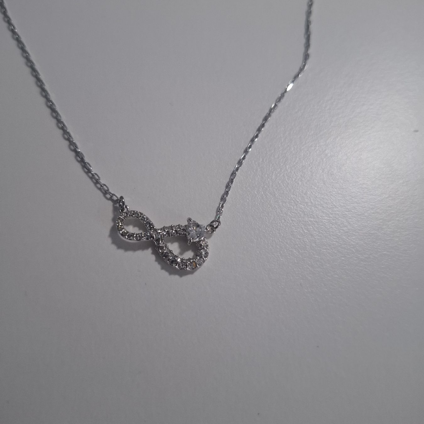 Swarovski Catenine: Swarovski Halskette Infinity mit Steinen – Usato da Siebnen venduto da kar_gxl6 3