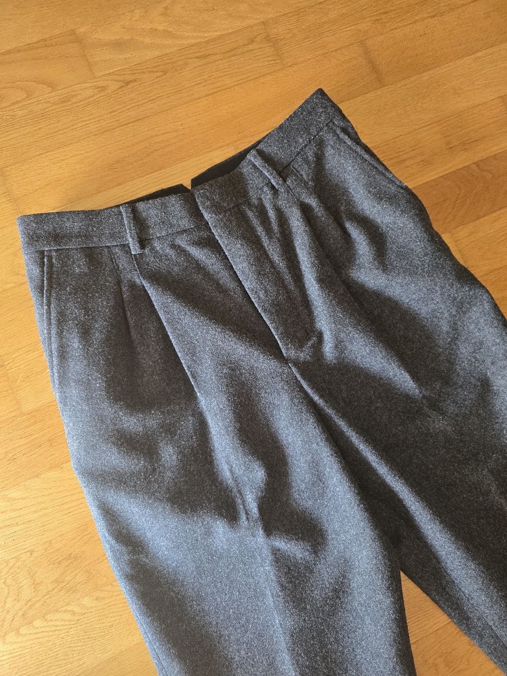 Pantaloni: Pantallon taille 40 marque Ami Paris comme neuf – Usato da St-Sulpice VD venduto da Celmi007 1