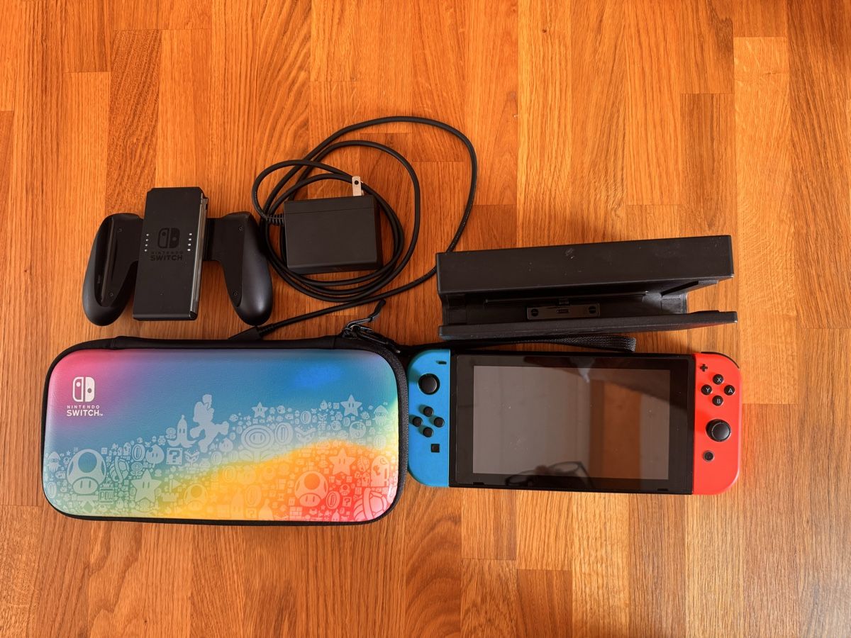 Nintendo Konsolen: Nintendo Switch V1 mit original Hülle  – Gebraucht aus Anglikon von Esrafil 1