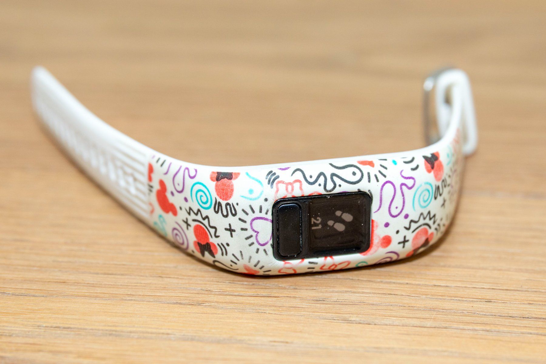 Garmin Smartwatch: Garmin vívofit jr. 2 im Scribble-Look – Usato da Obernau venduto da swizz_weasel 2