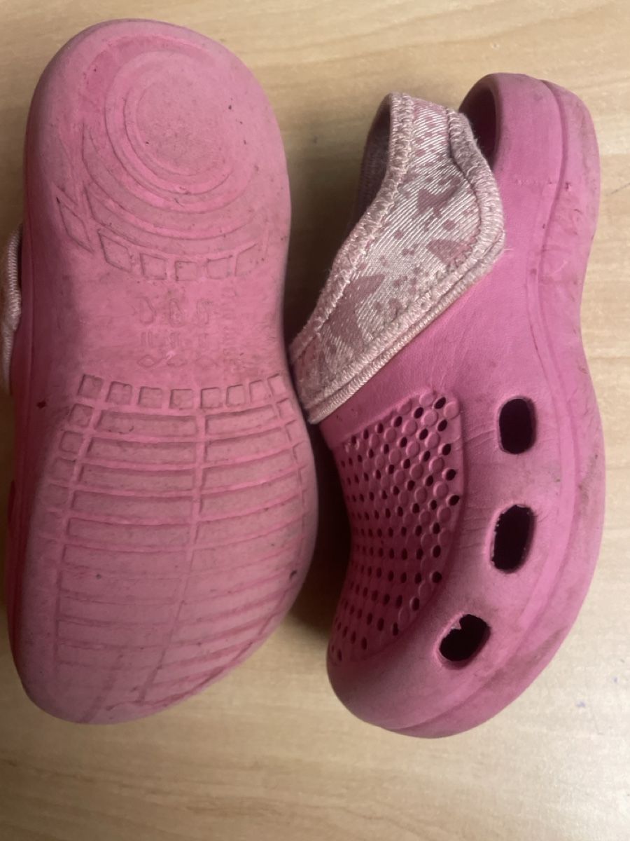Scarpe per ragazze: Kinder Clogs pink Gr.28 gebraucht – Usato da Obergerlafingen venduto da cabo4 2