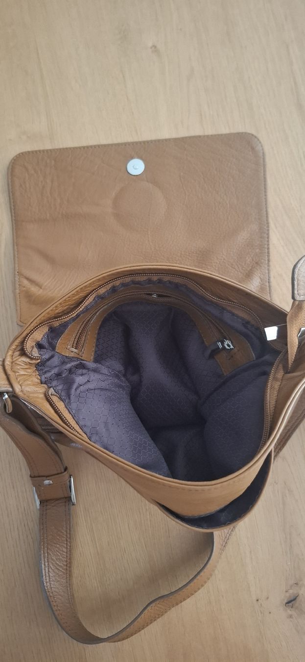Sacs femmes: Braune Umhängetasche,  echt Leder  – D'occasion à Ried-Brig par Allerlei-2026 2