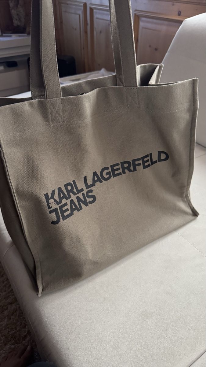 Karl Lagerfeld Borse da donna: Karl Lagerfeld Shopper – Usato da Surcasti venduto da Lenkita