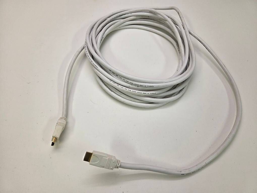 Hama Cavi: 10m HDMI Kabel von Hama – Usato da Ostermundigen venduto da Swissrene