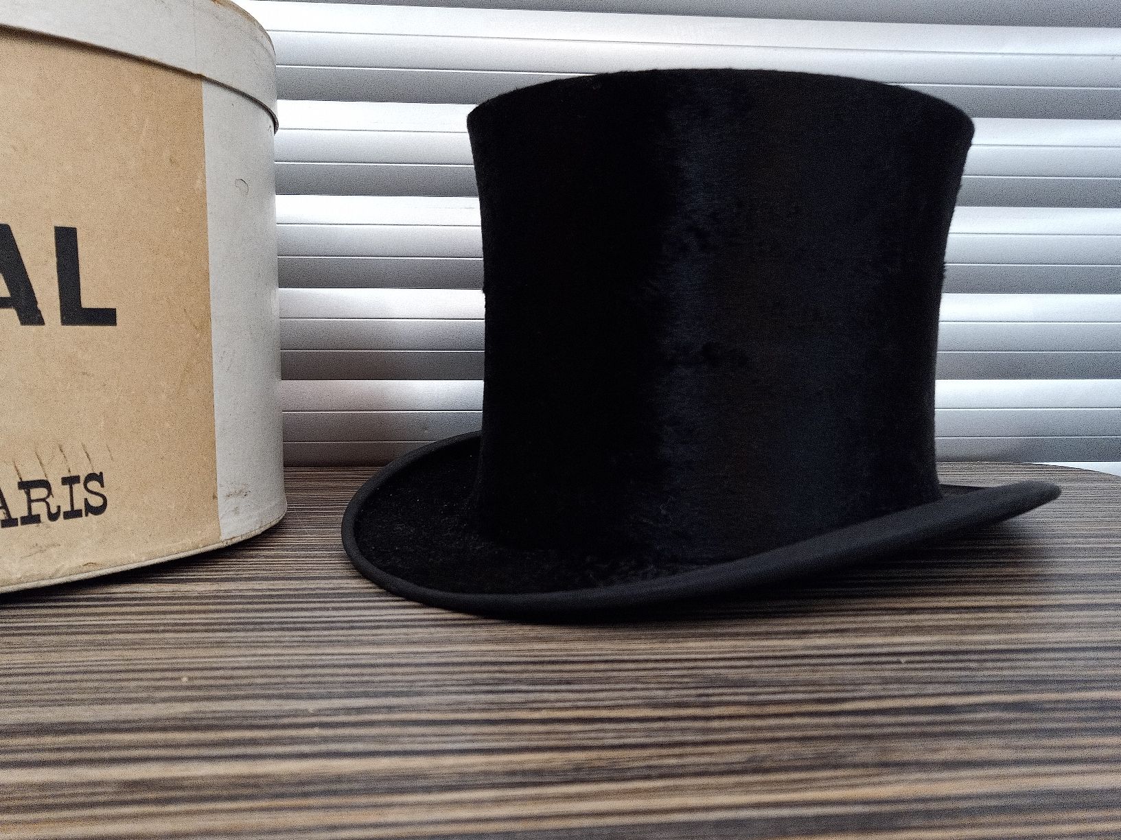 Copricapi, berretti & cappellini: Zylinder Hut Marechal Chapelier Paris mit Originalbox – Usato da Reiden venduto da Zofi-Brocki 1