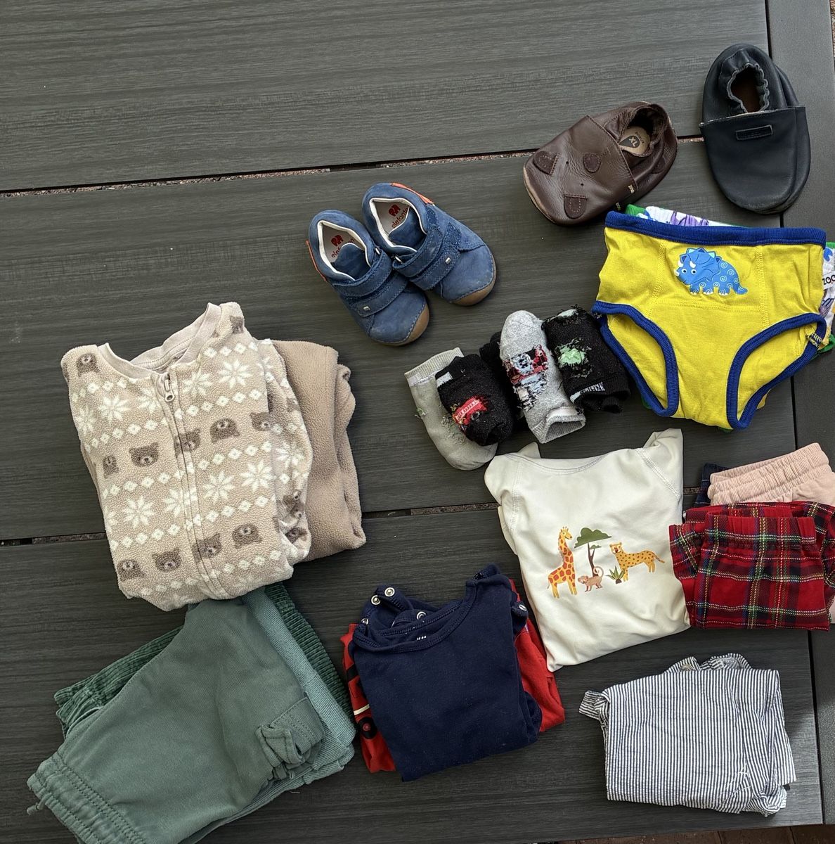 Lotti & Set di vestiti: Kleiderpaket 92 Junge, 26 teilig – Usato da Mitlödi venduto da meyer-sabrina