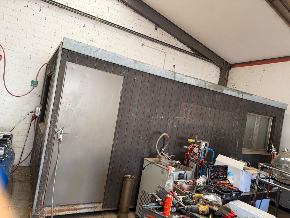 Conteneurs de construction: Baustellencontainer mit Fenster gebraucht – D'occasion à Stadel par alina.fiorella