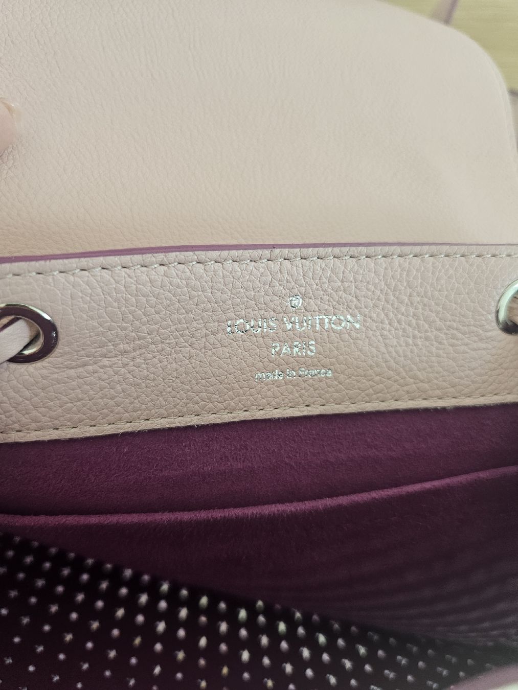Louis Vuitton Zaini: Louis Vuitton Lockme Perfo Rucksack M54577 rosa Original – Usato da Fällanden venduto da Fairamay 3
