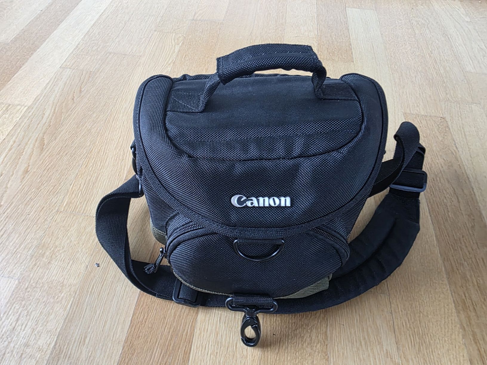 Canon Kamera: Canon EOS 550D Set mit Objektiv Blitz und Kameratasche – Gebraucht aus Bad Ragaz von ram_d9wq 2