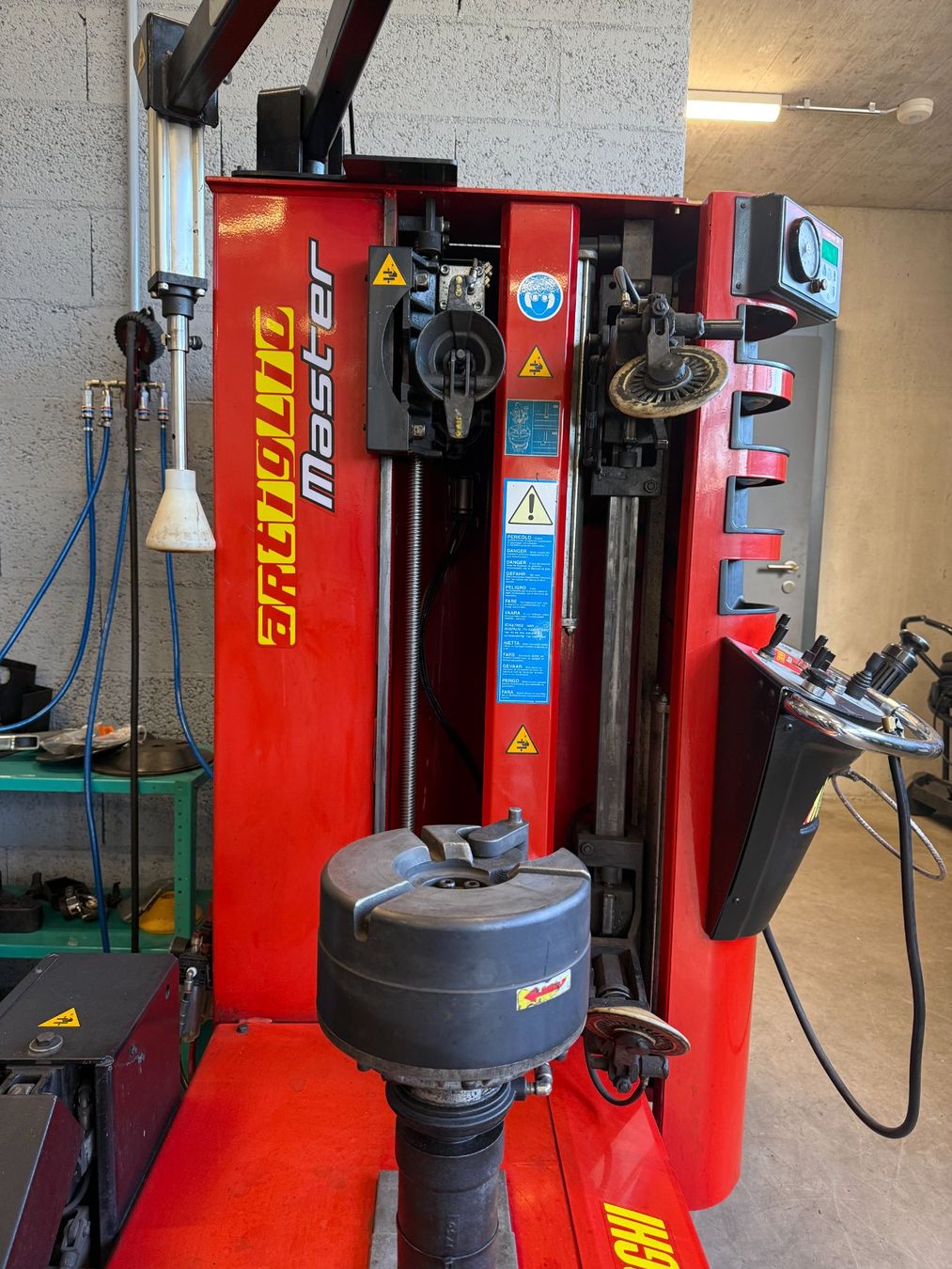 Corghi Toutes les machines: Machine à pneus automatique – D'occasion à Romont FR par Thoma_bdn 6