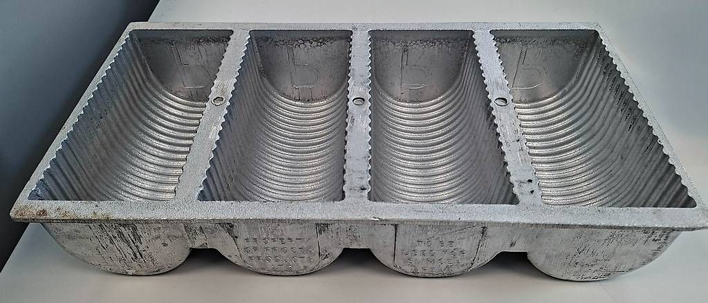 Teglie da forno: 4 x 4er Cakebackformen/Rehrückenformen – Usato da Lutzenberg venduto da mar_2jqn 2