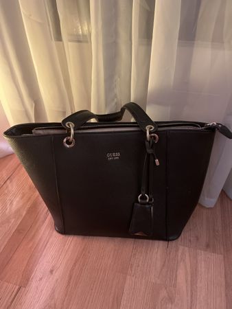 Schwarze Guess Handtasche