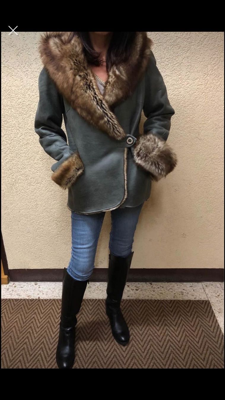 Giacche: Veste de fourrure chaude avec capuche taille 1 – Usato da Carouge GE venduto da Bruggy 4