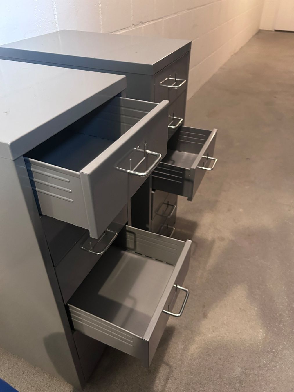 Banconi: Rollcontainer Metall Korpus – Usato da Hausen AG venduto da Djgilby 1