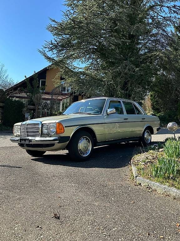 Autos: Mercedes-Benz W123 230 E – Gebraucht aus Langenthal von Goergens10 2