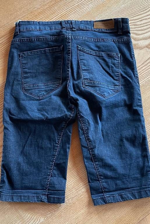 Pantaloni: Jeans-Shorts Gr. 30 / ca. 176 – Usato da Zweisimmen venduto da Mikat 1