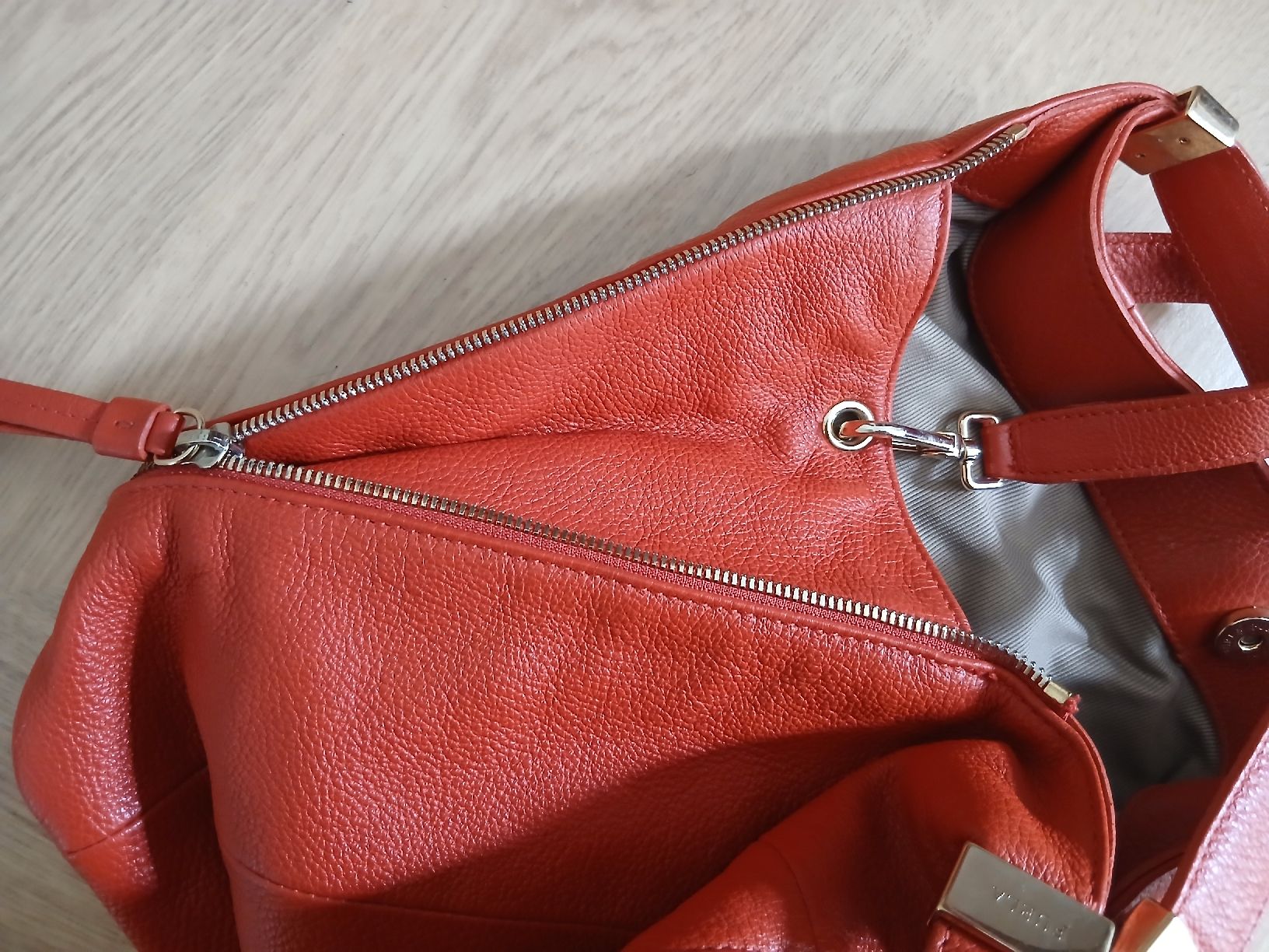 Furla Borse da donna: Furla Red Leather Bag Larger Size – Nuovo (secondo la descrizione) da Wil SG venduto da tre_g2l7 4