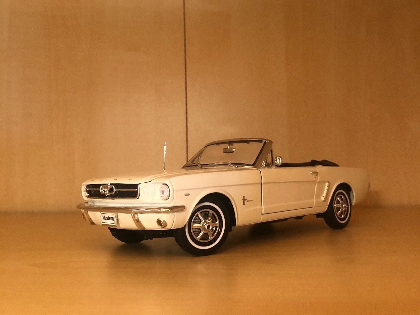 Ford Modellautos: Ford Mustang Convertible 1:18 – Neu (gemäss Beschreibung) aus Tuggen von Chrig_SZ