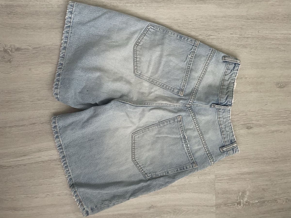 Zara Jeans: Jeansshorts Zara Damen Gr.36  – Gebraucht aus Ennetaach von Ustraessle 1
