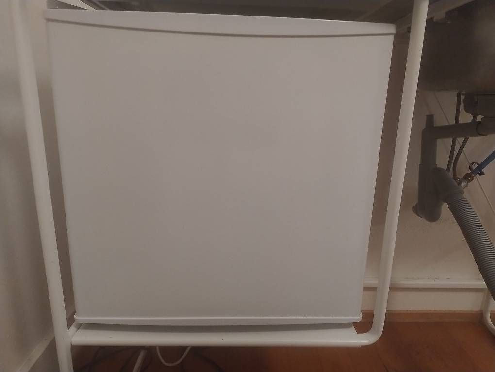 Kühlschrank: Small fridge  – Gebraucht aus Zürich von hox_9mzq 3