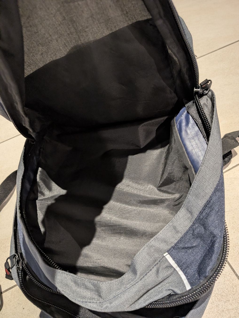 Rucksäcke: Rucksack mit vielen Fächern – Gebraucht aus Ganterschwil von Nike18 1