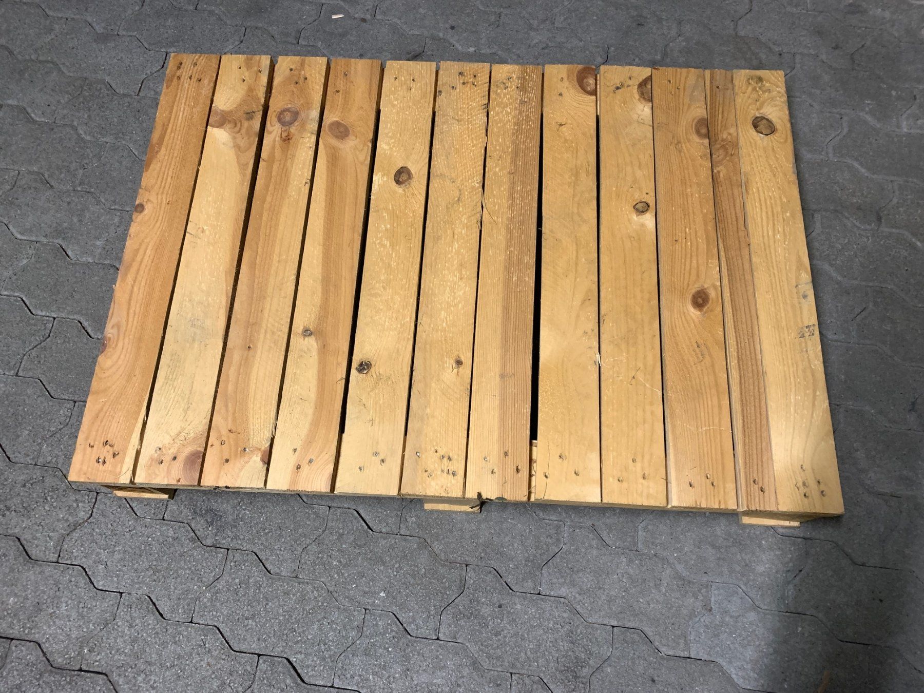 Paletten: Holzpalette 100x70x14,4 – Gebraucht aus Aathal-Seegräben von SuzukiVX 1