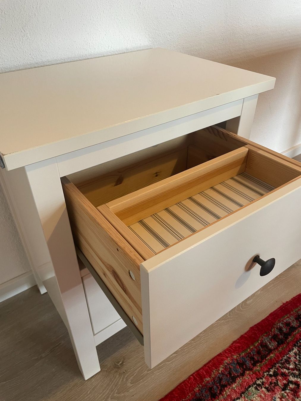 Ikea Comodini: Weisser Nachttisch mit 2 x Schubladen – Usato da Schmerikon venduto da die_8b8m 3