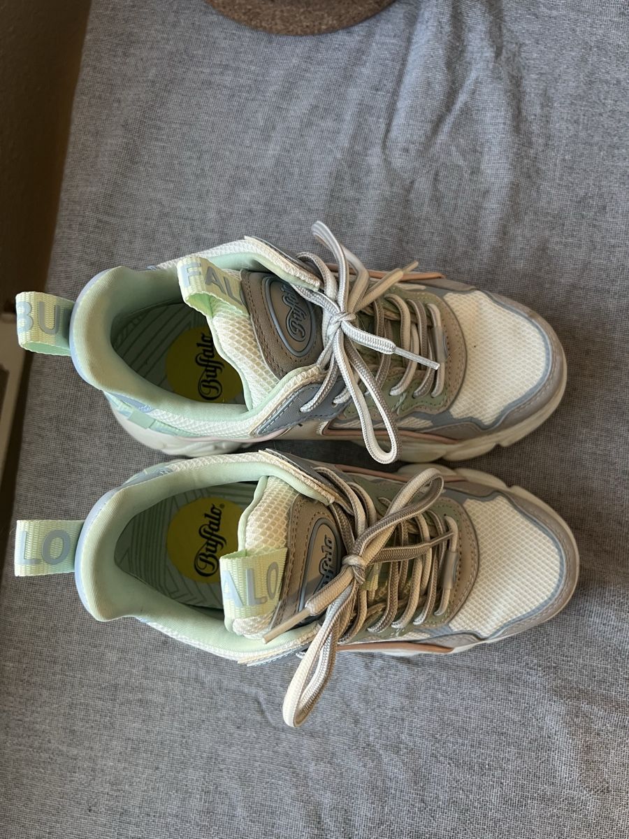 Buffalo Scarpe da donna: Buffalo Sneakers Gr. 36 – Usato da Brittnau venduto da kiimdiana 2