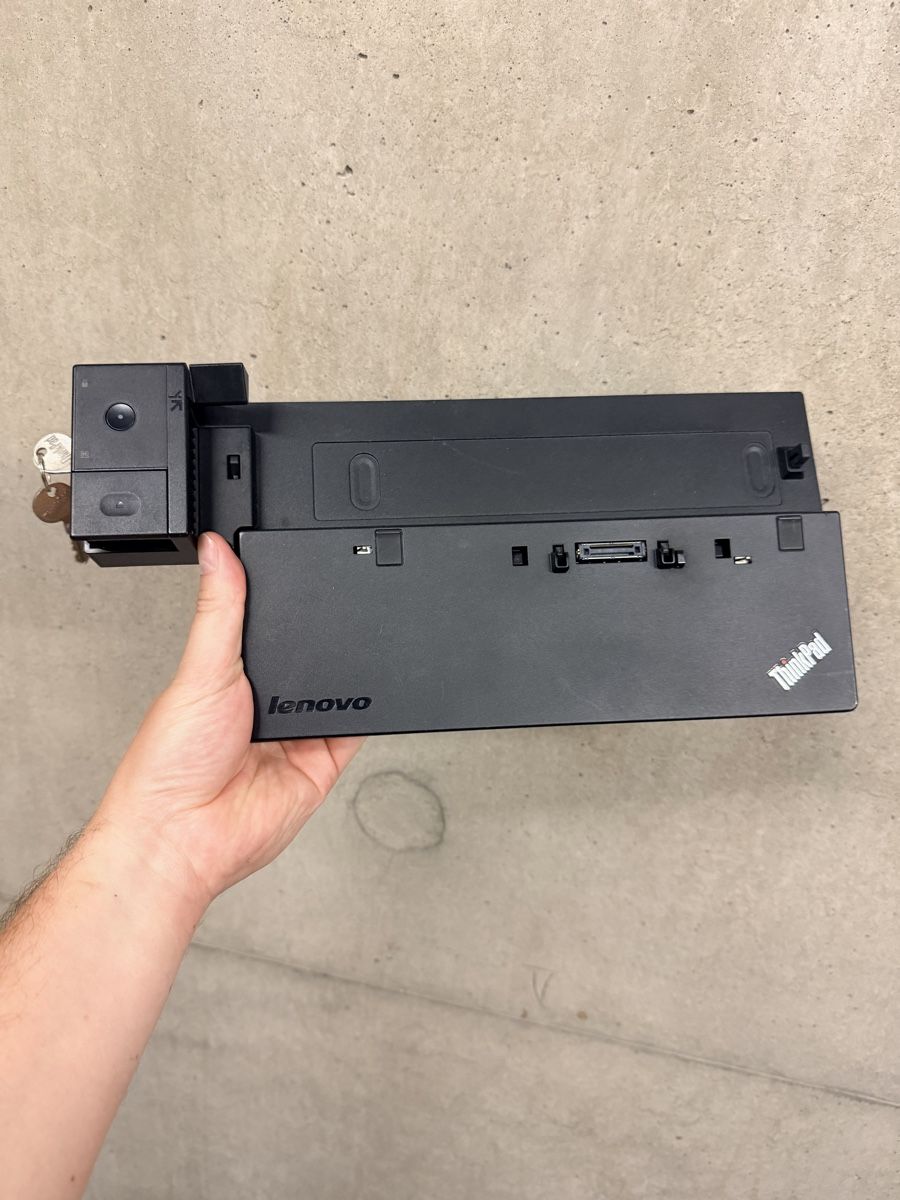 Lenovo Dockingstation: Lenovo ThinkPad Ultra Dock Type 40A2 avec adaptateur – Gebraucht aus Chavannes près Renens von anthony14