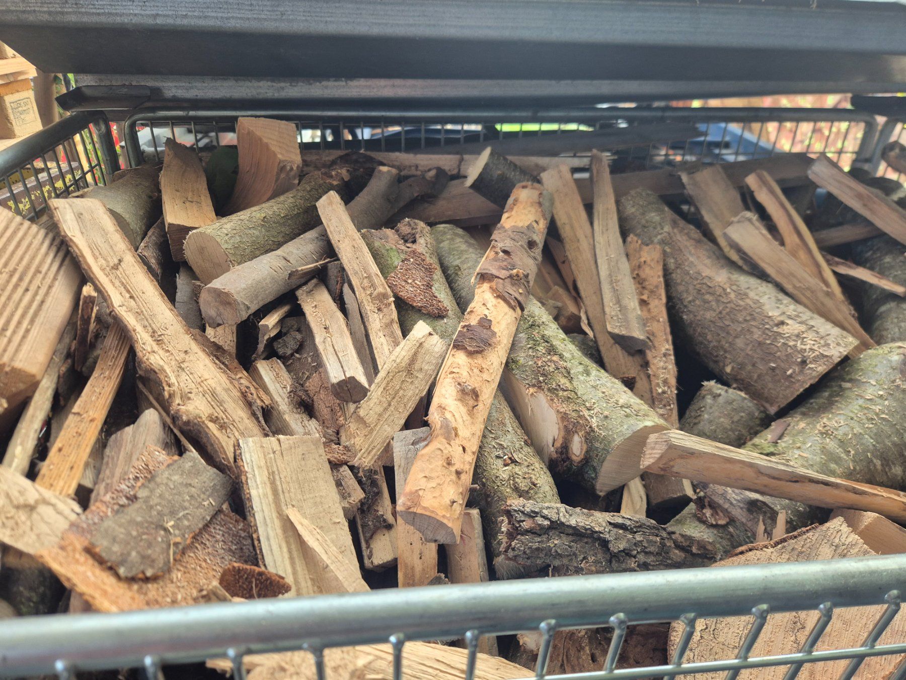 Articoli in legno: günstiges Brennholz, gemischt – Usato da Ettenhausen TG venduto da ClaasXerion 3