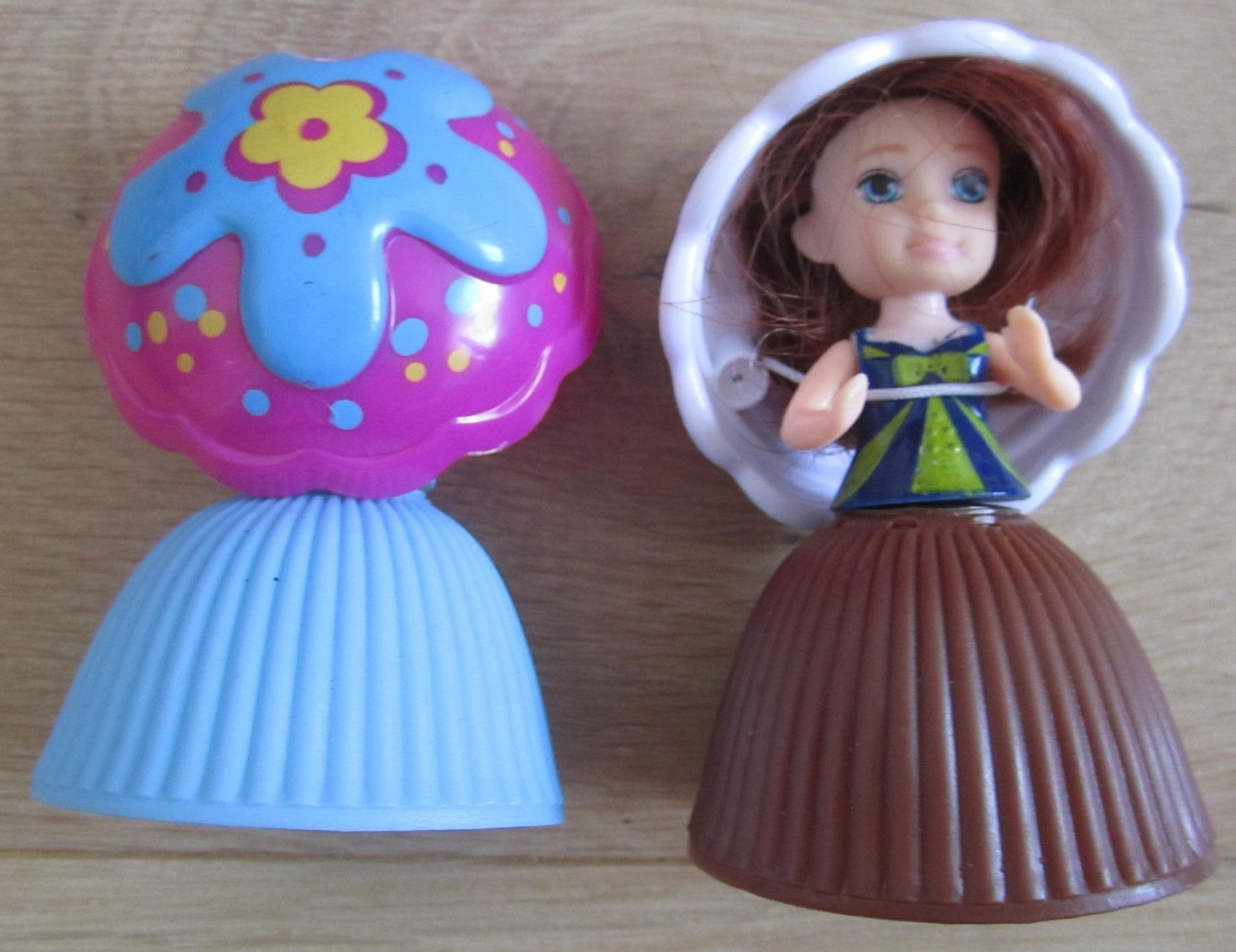 Giocattoli: 2 Cupcake Überraschungspuppen – Usato da Wohlen AG venduto da salamanderspielwaren 1
