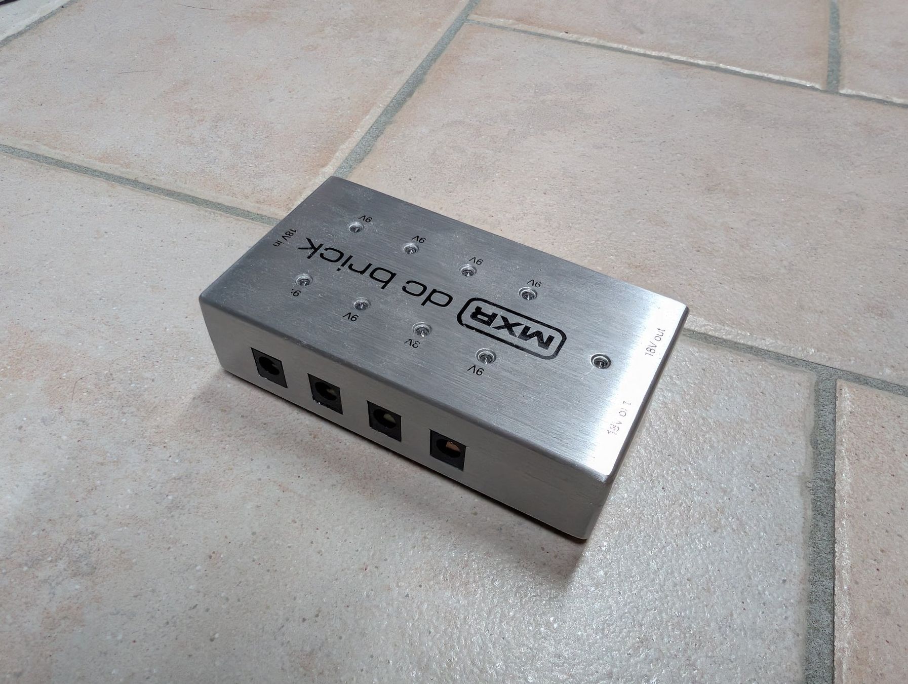 Strumenti musicali: MXR dc brick - Pedalboard power supply – Usato da Confignon venduto da Bernerr 2