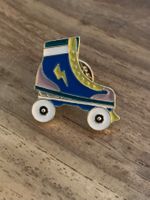 Pin Vintage Retro Rollschuh